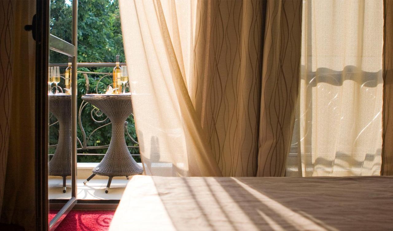 Famous House Hotel Plovdiv Buitenkant foto