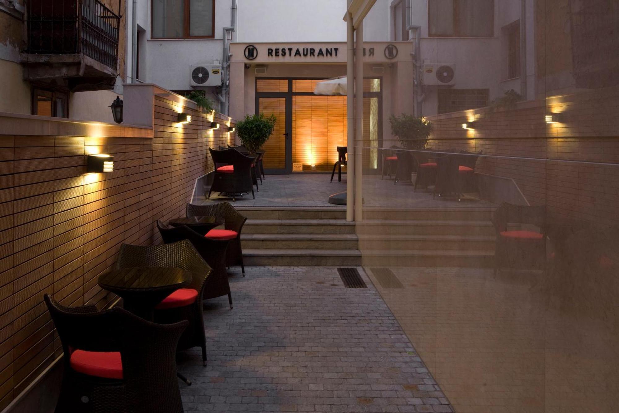 Famous House Hotel Plovdiv Buitenkant foto