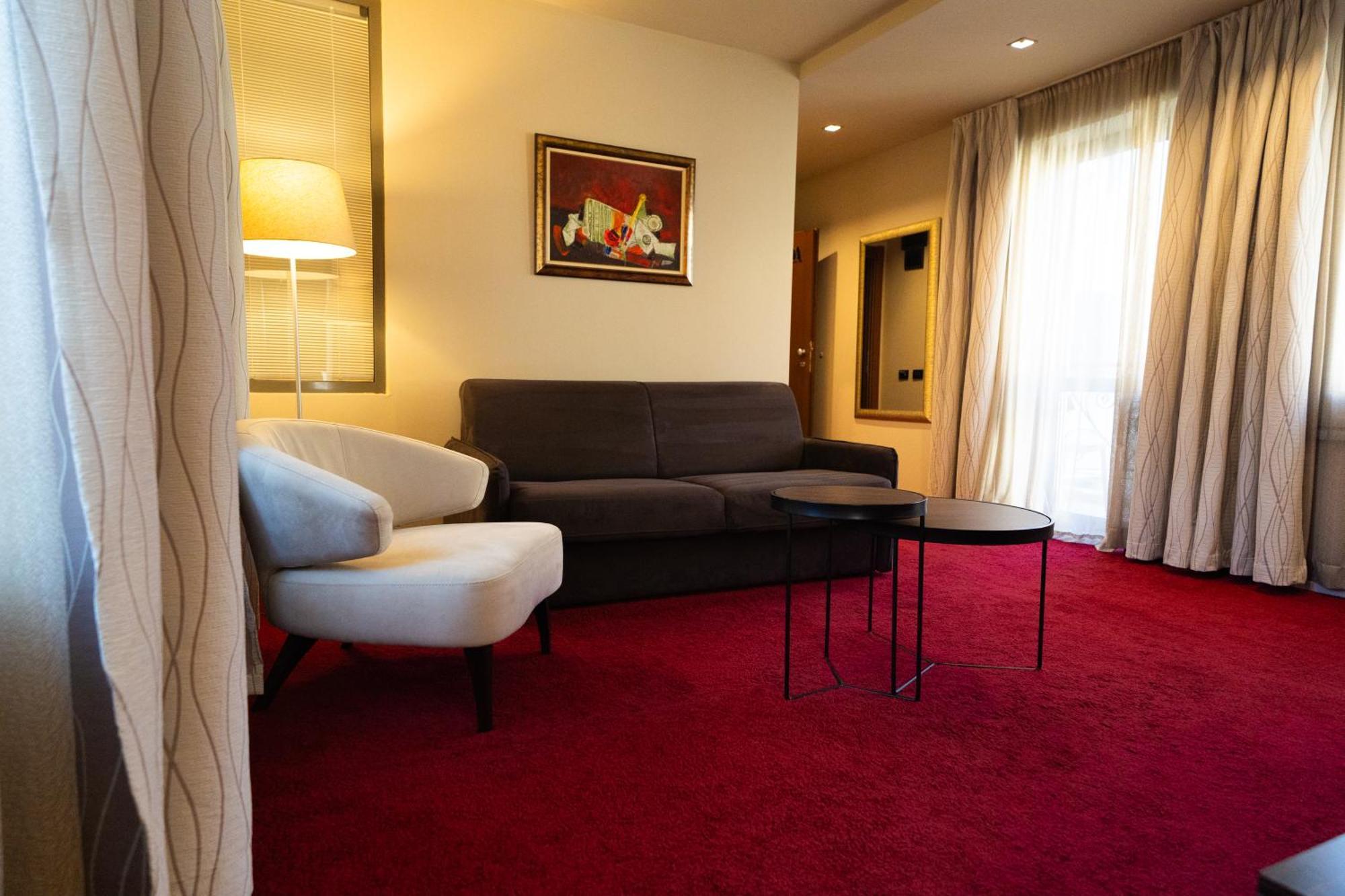 Famous House Hotel Plovdiv Buitenkant foto