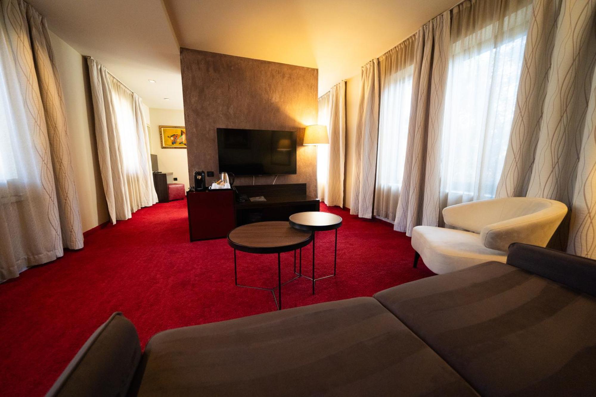 Famous House Hotel Plovdiv Buitenkant foto