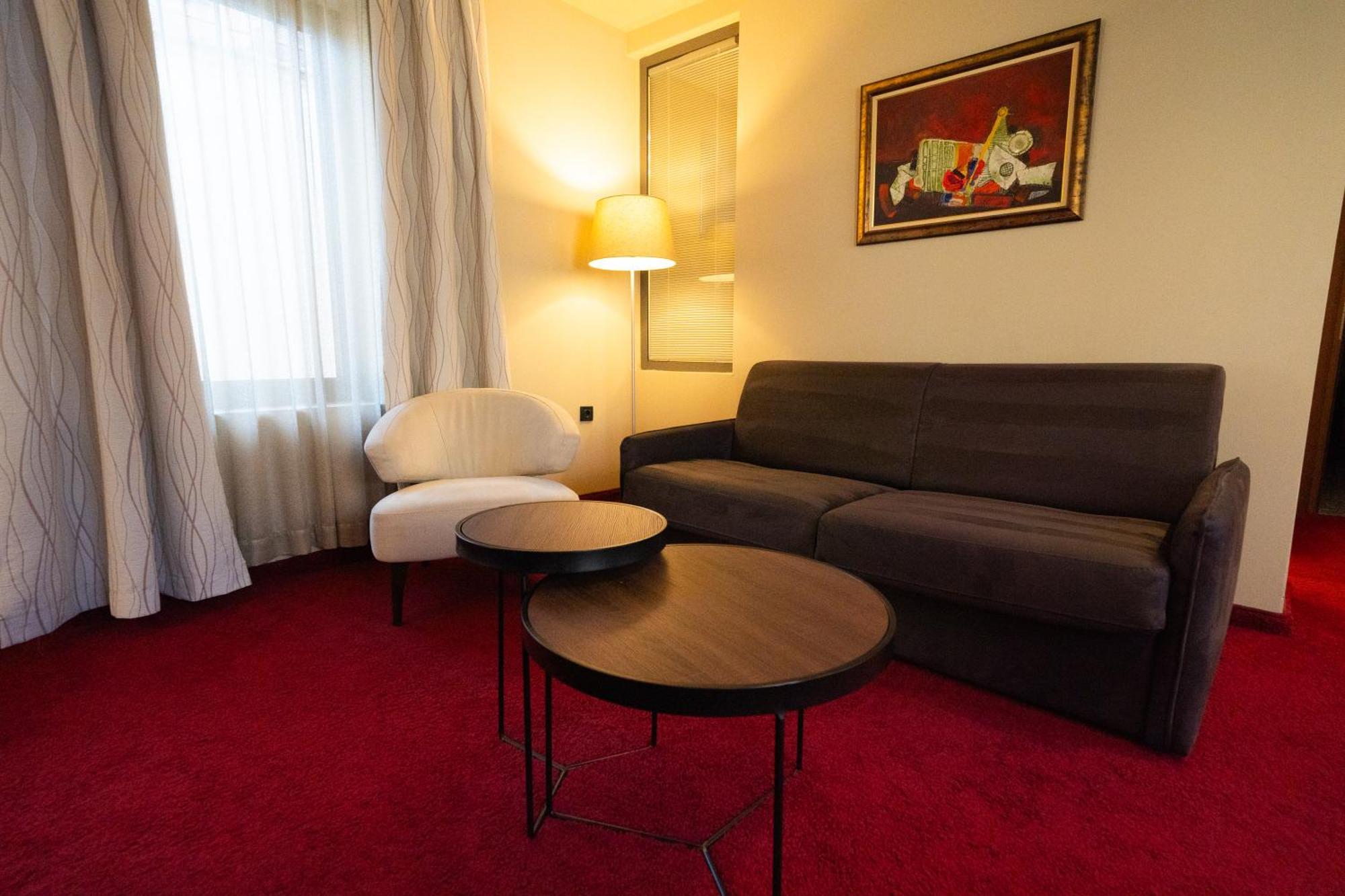 Famous House Hotel Plovdiv Buitenkant foto